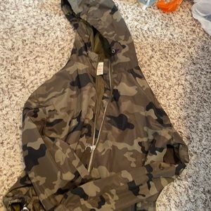Camouflage windbreaker